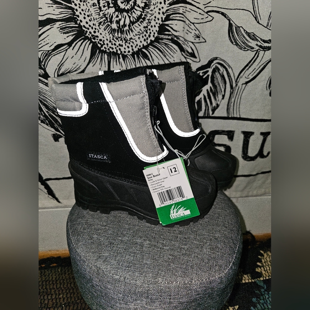 NWT Itasca Kids Black and Gray Winter Boots Sz 12